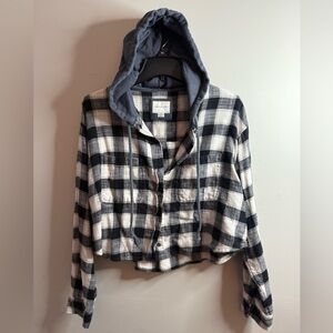American Eagle hooded cropped flannel size medium m